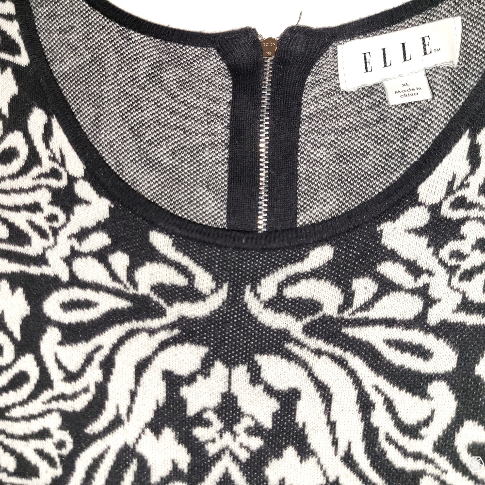 Cap sleeve black and white patterned sweater dress - Picture 3 of 4
